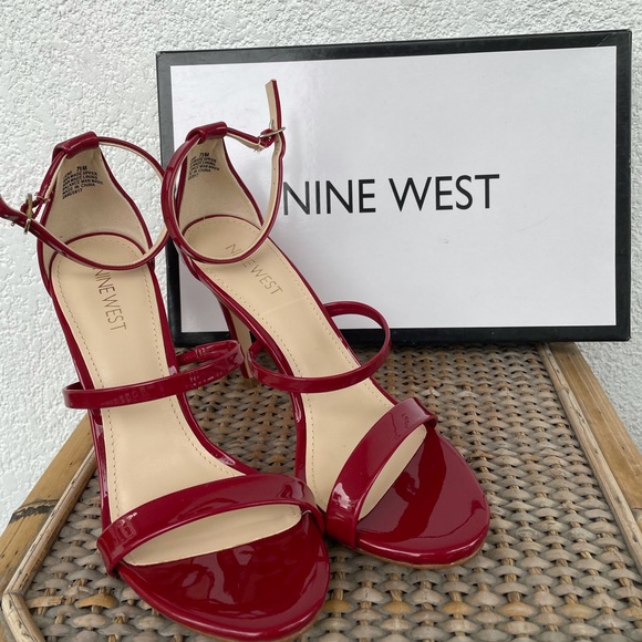 Red strapped heels - Picture 3 of 3